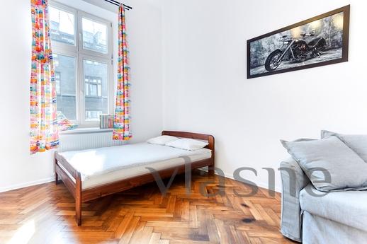 The apartment is located near the Vistula River and Wawel Ca